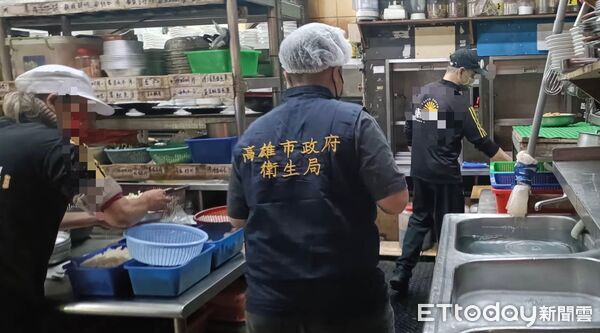 ▲衛生局前往熱炒店稽查。(圖/記者許宥孺翻攝)
