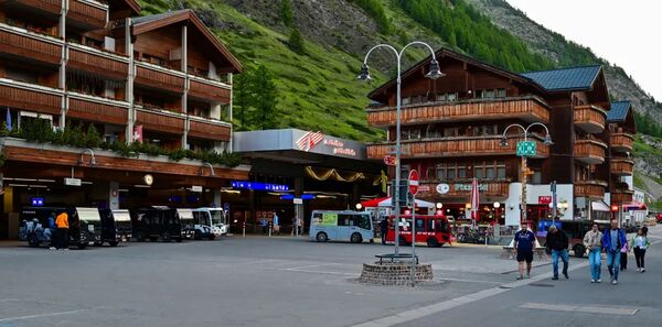 ▲▼「策馬特必逛街區」車站大街走走拍拍、策馬特博物館介紹。(圖/部落客Travel with Leo提供)