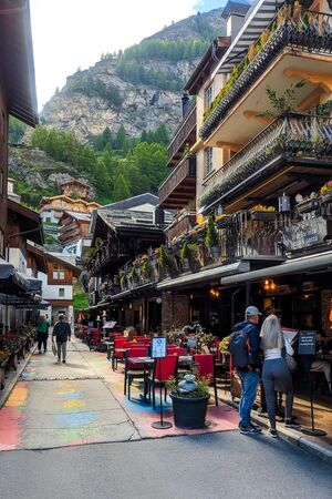 ▲▼「策馬特必逛街區」車站大街走走拍拍、策馬特博物館介紹。(圖/部落客Travel with Leo提供)