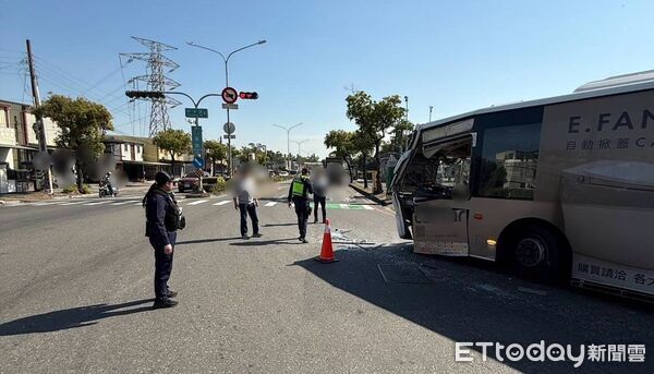 ▲▼驚悚瞬間!高雄拖板車「暴力右轉」猛撞 公車車頭全爛慘況曝。(圖/記者賴文萱翻攝)