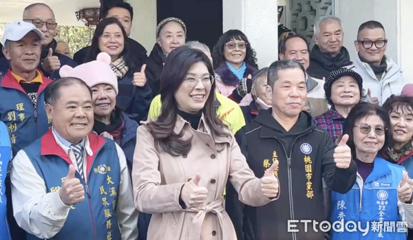 ▲國民黨主席鄭麗文今天上午赴大溪頭寮向故總統經國先生陵寢謁陵後,與地方黨部人員合影。(圖/記者沈繼昌翻攝)