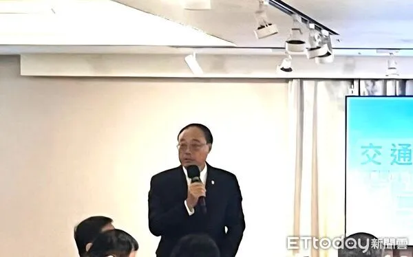 ▲港務公司董事長周永暉在年的記者會上。(圖/記者張佩芬攝)