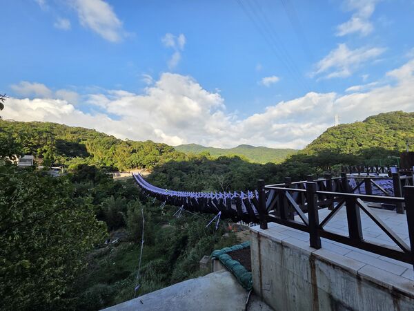 ▲白石湖吊橋,白石湖社區地圖,同心池。(圖/大地處提供)