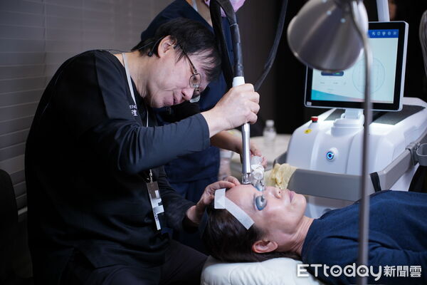 ▲雷射達人「彭賢禮」,接觸雷射光療儀器一路走來購買了超過60台 。(圖/記者吳奕靖攝) 。