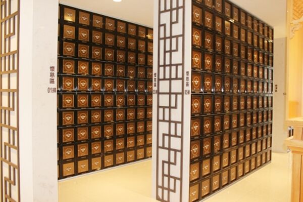 ▲桃園市民政局今年修正公墓及骨骸存放設施與殯葬收費標準,中低收入戶將可免費使用。(圖/市府民政局提供)