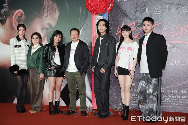 ▲▼《恨女的逆襲》首映會-林怡婷、蔡振南、王彩樺、李千娜、田翔元、黃惟、曾皓澤。(圖/記者周宸亘攝)