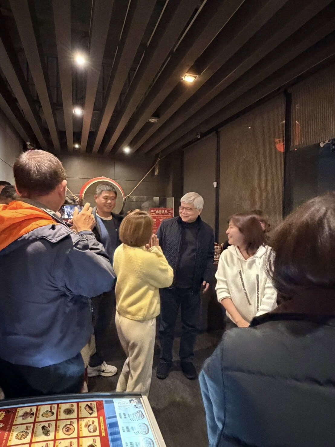 ▲▼台積電總裁魏哲家現身烤鴨餐廳。(圖/翻攝臉書/鴨片館)