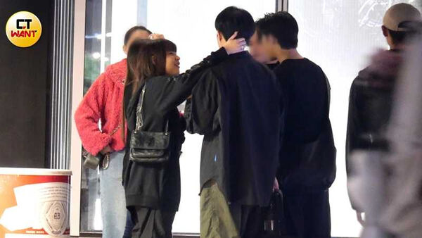 熱戀種草莓1/掰了邱思琹 郭方儒雨中陪新歡大跳