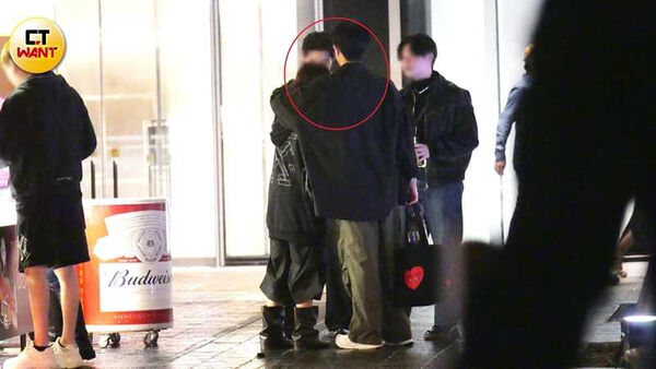 熱戀種草莓1/掰了邱思琹 郭方儒雨中陪新歡大跳