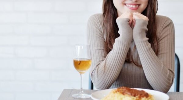 一名女網友近日發文表示,30歲的哥哥有交往穩定的5年的女友感情穩定,但實際上除了出軌外,甚至還有約砲。示意圖。(翻攝自photoAC)