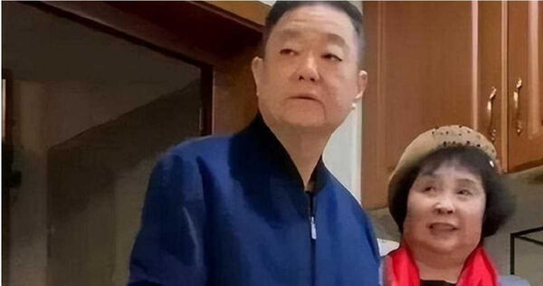 盛海琳與丈夫合影,盛海琳曾為軍醫,60歲再度懷孕面臨生死挑戰,孕期併發症險象環生。