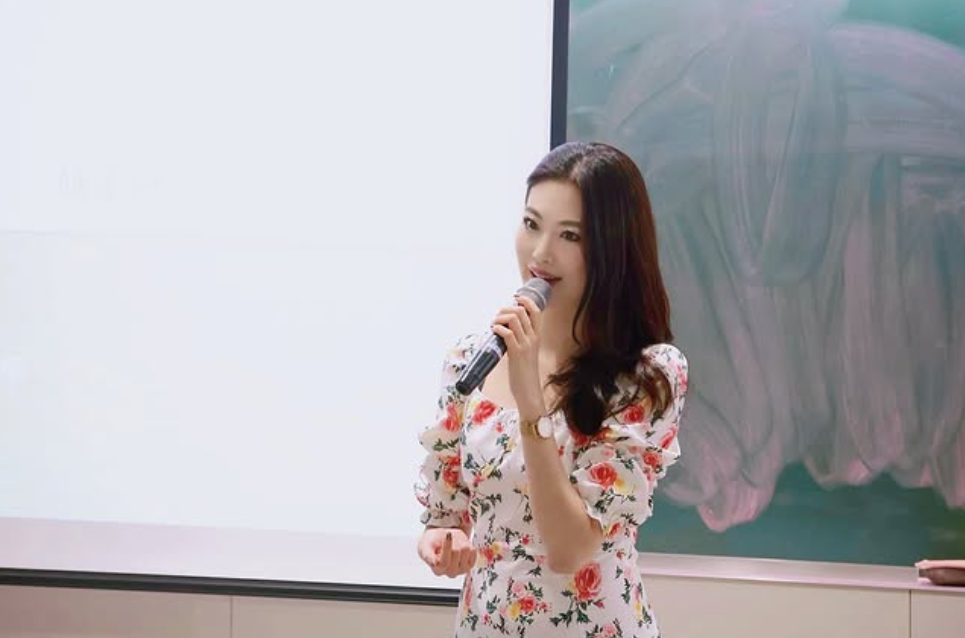 ▲▼文化大學「美女老師」竟是名模 曾被譽林志玲接班人。(圖/翻攝自IG/yyao1116)