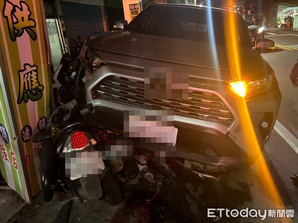 ▲新北市五股區凌晨車禍。(圖/記者陳以昇翻攝)