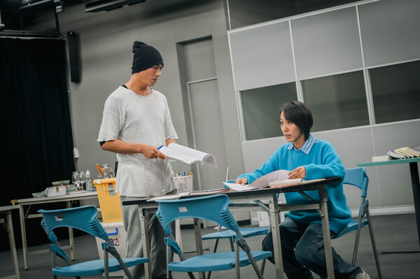 ▲張詩盈、莊凱勛搭擋演出舞台劇《婚內失戀》。(圖/艾彼新創股份有限公司提供)