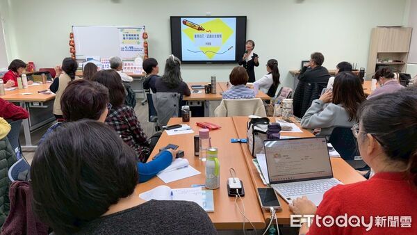 ▲台南市家庭教育中心辦理SEL社會情緒教育種子講師培訓,攜手家長團體推動情緒學習。(記者林東良翻攝,下同)