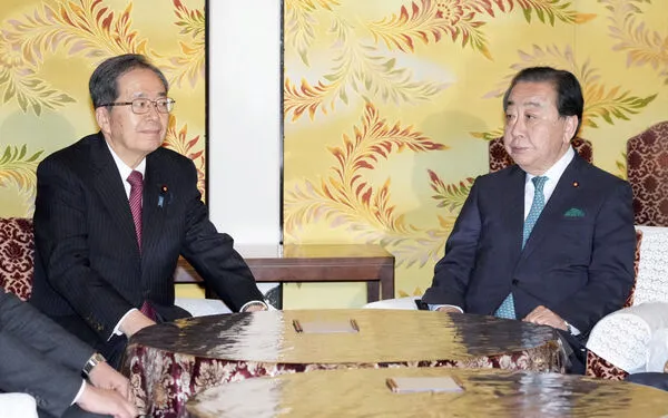 ▲▼ 日本立憲民主黨代表野田佳彥(右)與公明黨代表齊藤鐵夫(左)15日在國會進行會談 。(圖/路透)