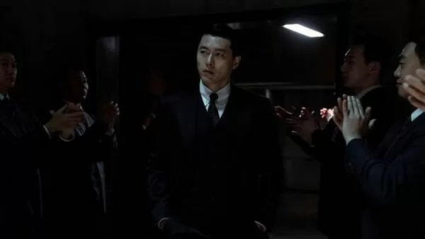 ▲▼《韓國製造》玄彬壞到入骨!監獄狂毆鄭雨盛來真的 抽菸回眸帥炸。(圖/Disney+提供)