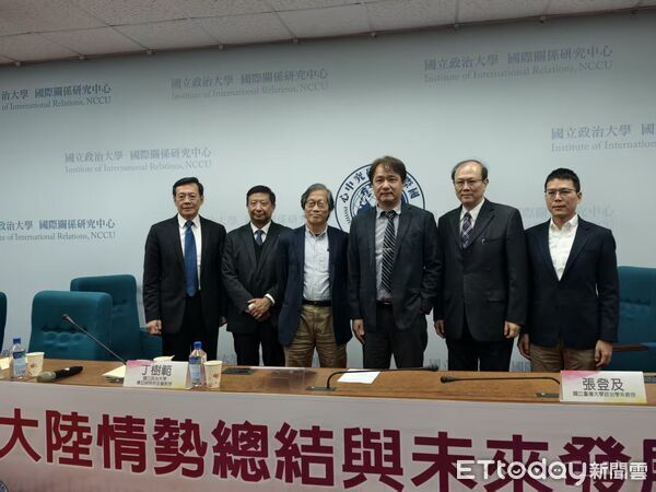 ▲▼ 政大國關中心、東亞所與中共雜誌研究社於今15共同日舉辦「2025年中國大陸情勢總結與未來發展趨勢觀察論壇」,中央研究院政治學研究所研究員蔡文軒、國防安全研究院委任服研究員揭仲、政大國關中心兼任研究員劉復國等人,針對解放軍近期大量清洗高階將領以及整肅軍中貪腐有不同分析與看法。 。(圖/記者任以芳攝)