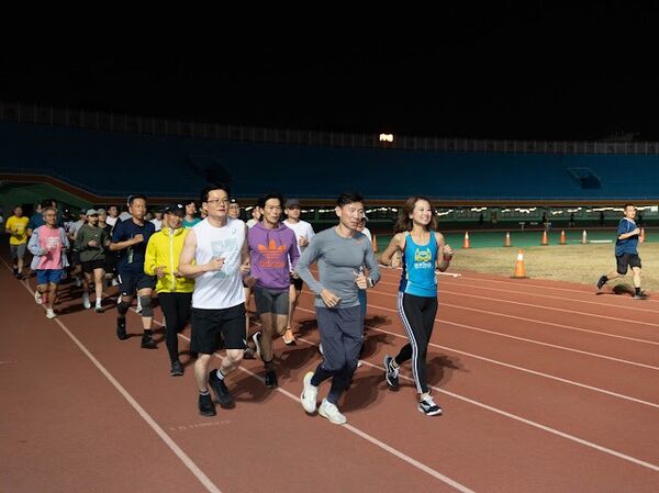 ▲備戰2026臺南古都國際半程馬拉松南,市府團隊相約每週賽前集訓。(圖/記者陳弘修翻攝)