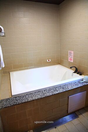 ▲▼「美代溫泉飯店」雙人湯屋平日540元,北投唯一雙泉質青磺泉和白磺泉。(圖/部落客萍子提供)