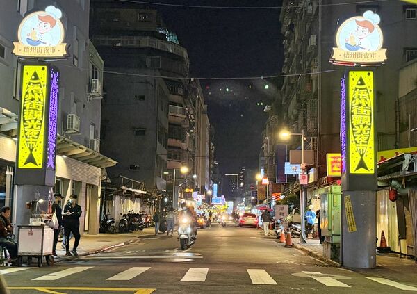 ▲▼萬華50年美食「正老牌炒鱔魚」,大火快炒鑊氣十足,老台北人的宵夜場。(圖/部落客VIVIYU提供)