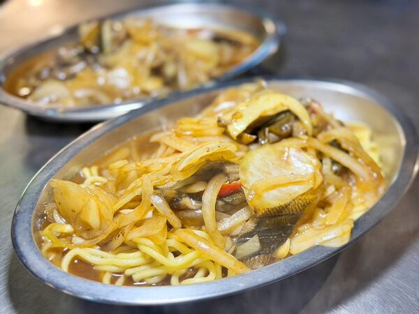 ▲▼萬華50年美食「正老牌炒鱔魚」,大火快炒鑊氣十足,老台北人的宵夜場。(圖/部落客VIVIYU提供)