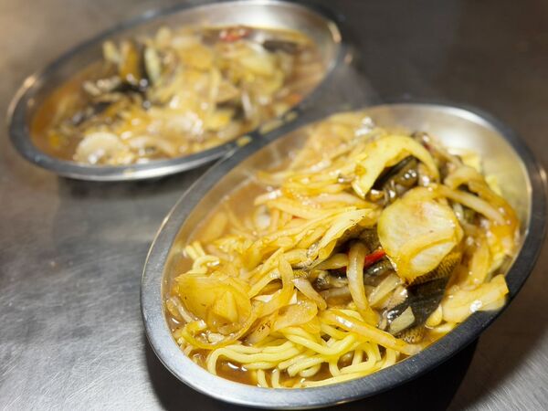 ▲▼萬華50年美食「正老牌炒鱔魚」,大火快炒鑊氣十足,老台北人的宵夜場。(圖/部落客VIVIYU提供)