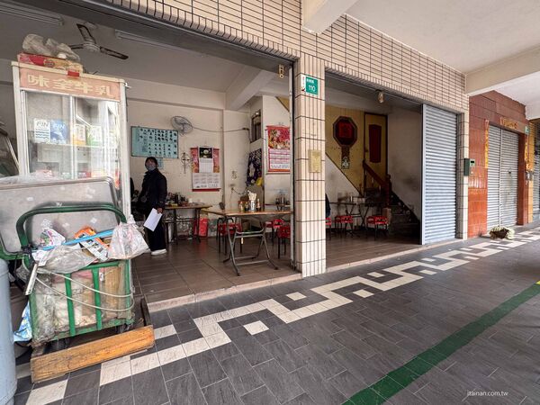 ▲▼李安導演回台南必吃的家鄉味「韋家乾麵」!不是驚豔系美食,卻有一種吃過就忘不了的魔力。(圖/部落客台南好FOOD遊提供)