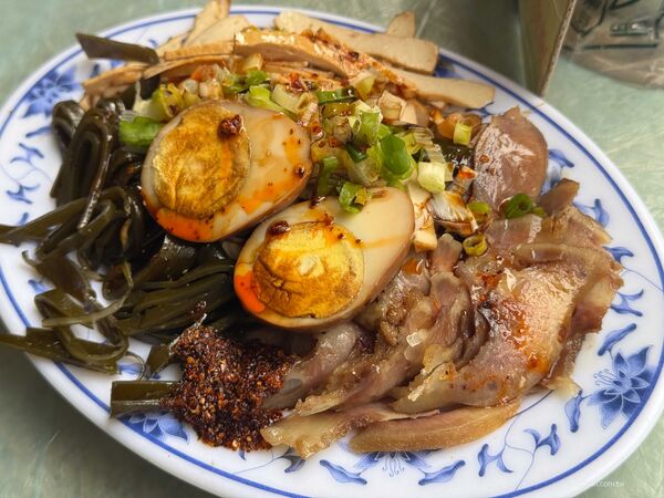 ▲▼李安導演回台南必吃的家鄉味「韋家乾麵」!不是驚豔系美食,卻有一種吃過就忘不了的魔力。(圖/部落客台南好FOOD遊提供)