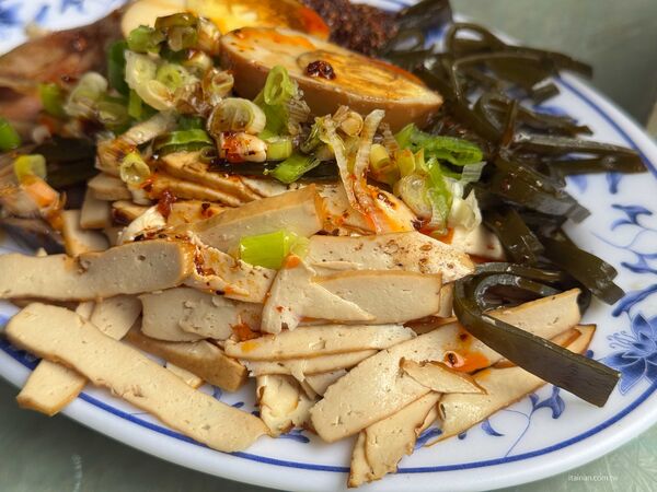 ▲▼李安導演回台南必吃的家鄉味「韋家乾麵」!不是驚豔系美食,卻有一種吃過就忘不了的魔力。(圖/部落客台南好FOOD遊提供)