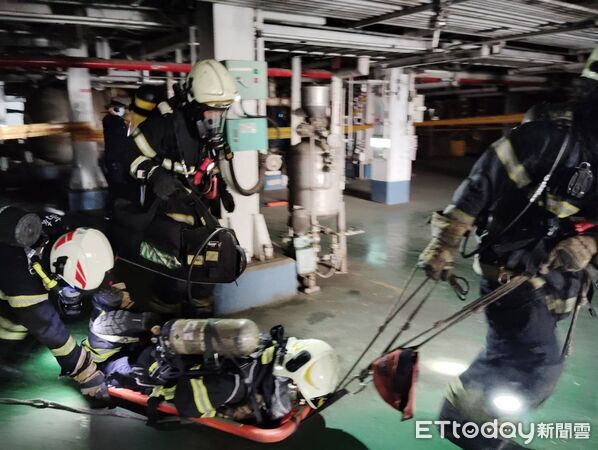 ▲▼為確保大型化學工廠之公共安全,消防局第四大隊於日前,在仁武區「台塑公司仁武廠區台麗朗事業部碳纖廠」舉行大規模消防搶救演練。本次演習不僅調動周邊多個分隊支援,更出動高科技「消防機器人」參與救援,展現智慧科技投入救災的實戰能力。(圖/記者吳世龍翻攝)