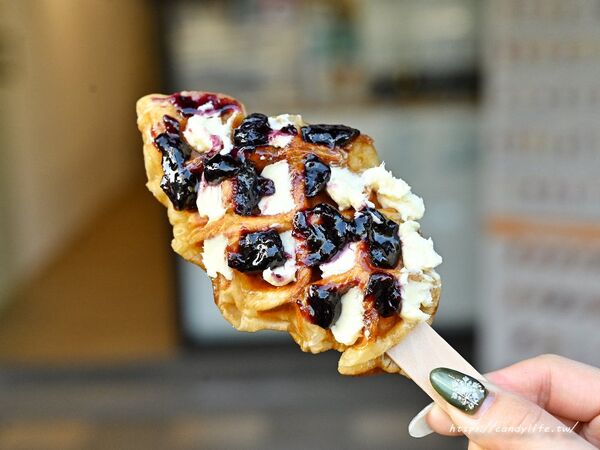 ▲▼韓國必點可頌鬆餅進駐一中商圈。(圖/部落客糖糖提供)