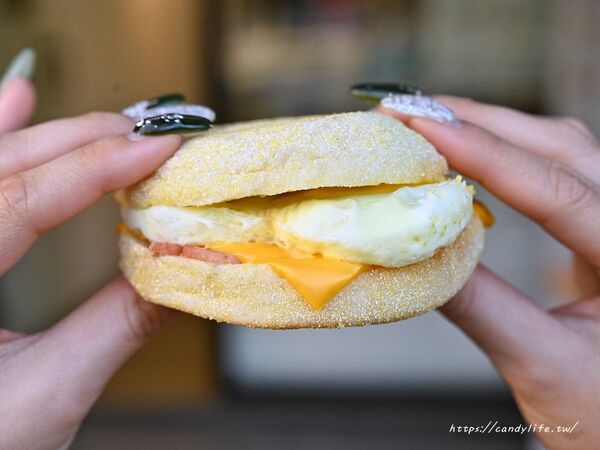 ▲▼韓國必點可頌鬆餅進駐一中商圈。(圖/部落客糖糖提供)