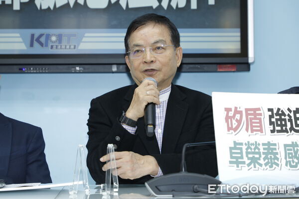 ▲▼國民黨立法院黨團召開「15兆元 換關稅! 台灣產業命脈怎麼辦?」記者會,書記長羅智強、首席副書記長林沛祥、副書記長王鴻薇、立委賴士葆出席。(圖/記者湯興漢攝)