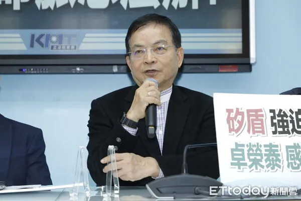 ▲▼國民黨立法院黨團召開「15兆元 換關稅! 台灣產業命脈怎麼辦?」記者會,書記長羅智強、首席副書記長林沛祥、副書記長王鴻薇、立委賴士葆出席。(圖/記者湯興漢攝)