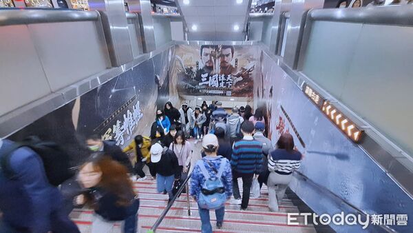 ▲楊謹華、納豆、鳳小岳、李鎮錫現身北捷!新春開局捷運站體+車廂成人氣舞台▼ 。(圖/記者鄭遠龍攝)