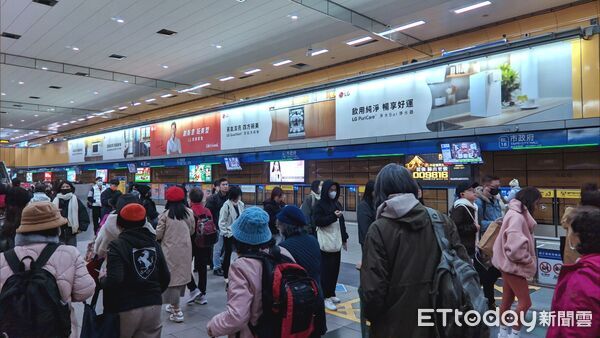 ▲楊謹華、納豆、鳳小岳、李鎮錫現身北捷!新春開局捷運站體+車廂成人氣舞台▼ 。(圖/記者鄭遠龍攝)