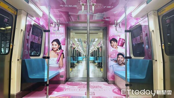 ▲楊謹華、納豆、鳳小岳、李鎮錫現身北捷!新春開局捷運站體+車廂成人氣舞台▼ 。(圖/記者鄭遠龍攝)