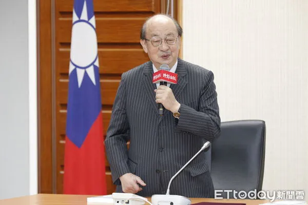 ▲▼前中廣董事長趙少康20日於立法院舉辦「七十少年趙少康的時代現場」新書發表。會場政商名流踴躍出席,包含國民黨主席鄭麗文、民眾黨主席黃國昌、民進黨總召柯建銘、立法院長韓國瑜、副院長江啟臣、作家張大春、王偉忠、薛香川、關中等都出席表達祝福。(圖/記者湯興漢攝)