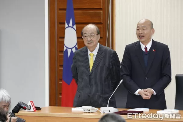 ▲▼前中廣董事長趙少康20日於立法院舉辦「七十少年趙少康的時代現場」新書發表。會場政商名流踴躍出席,包含國民黨主席鄭麗文、民眾黨主席黃國昌、民進黨總召柯建銘、立法院長韓國瑜、副院長江啟臣、作家張大春、王偉忠、薛香川、關中等都出席表達祝福。(圖/記者湯興漢攝)