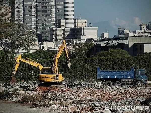 ▲▼ 土方之亂,挖土機,工地,地基,示意圖 。(圖/記者陳筱惠攝)