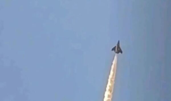 ▲▼被視為中國下代艦載機最佳選擇的殲-50進行空中放油測試。(圖/翻攝自大陸網站)