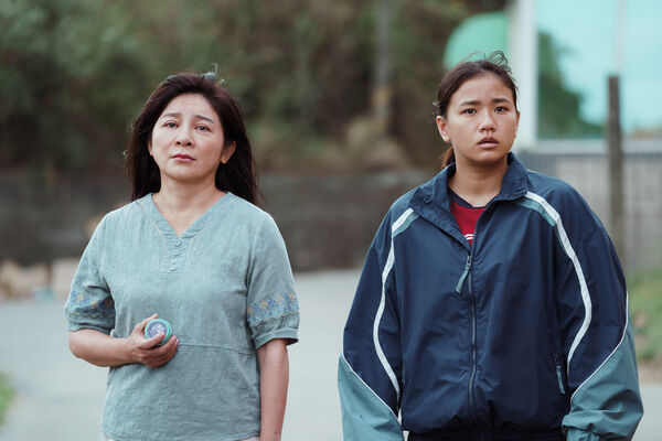 ▲林怡婷、蔡振南、林毓家、王彩樺、黃惟《恨女的逆襲》。(圖/華映提供)