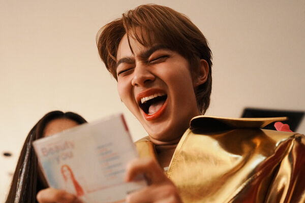 ▲人氣泰星NuNew在《泰殺歌后戰》挑戰「花式尖叫」。(圖/威視電影提供)