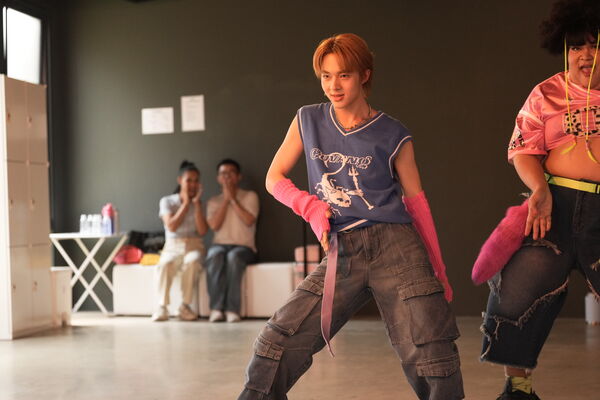 ▲人氣泰星NuNew在《泰殺歌后戰》挑戰「花式尖叫」。(圖/威視電影提供)