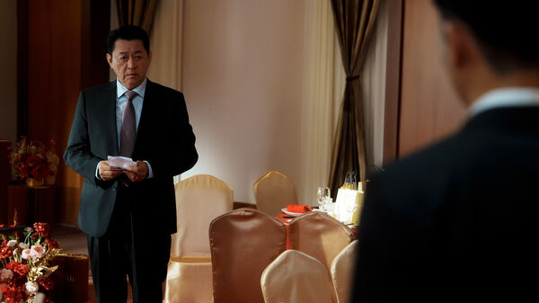 ▲《雙囍》中飾演新郎「高庭生」的劉冠廷,在片中演活了夾在離異父母間的難處。(圖/水花電影提供)