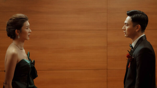 ▲《雙囍》中飾演新郎「高庭生」的劉冠廷,在片中演活了夾在離異父母間的難處。(圖/水花電影提供)