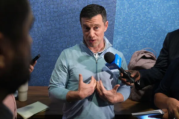 ▲ 道奇棒球事務總裁弗里德曼(Andrew Friedman)出席記者會,親自宣布球隊簽下外野手塔克(Kyle Tucker),為新賽季豪華戰力揭開序幕 。(圖/達志影像/美聯社)