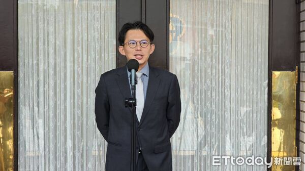 ▲民眾黨立法院黨團總召黃國昌22日在立法院受訪。(圖/記者陳煥丞攝)