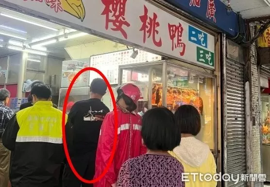 ▲前年山陀兒颱風期間,詹能傑就曾因到燒臘店買便當,被網友PO文公審。(圖/記者郭世賢翻攝)